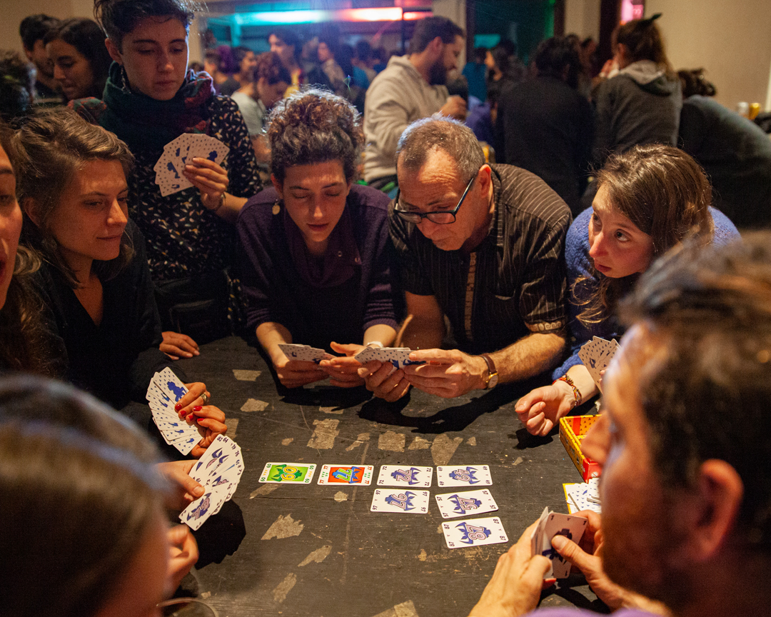 Personas jugando una partida
